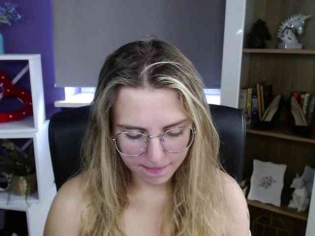 Soft-Zoey webcam