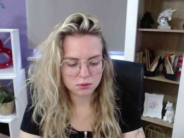 Soft-Zoey webcam