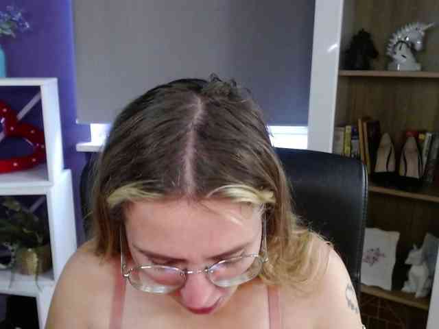 Soft-Zoey webcam