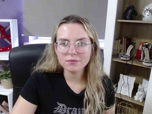 Soft-Zoey webcam