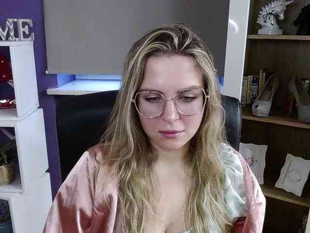 Soft-Zoey webcam