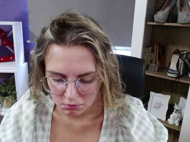 Soft-Zoey webcam