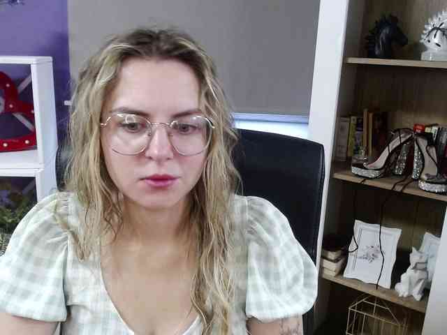 Soft-Zoey webcam