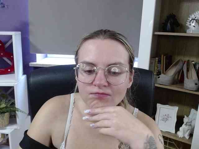 Soft-Zoey webcam