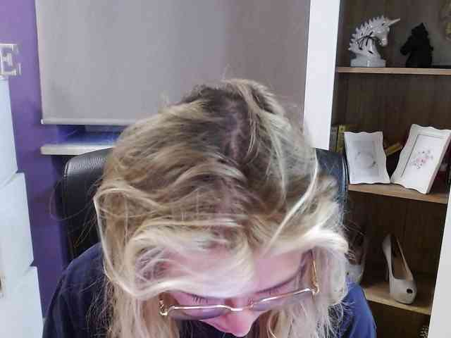 soft-zoey Live Webcam on BongaCams