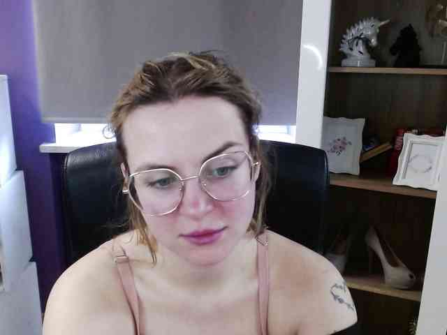 Soft-Zoey webcam