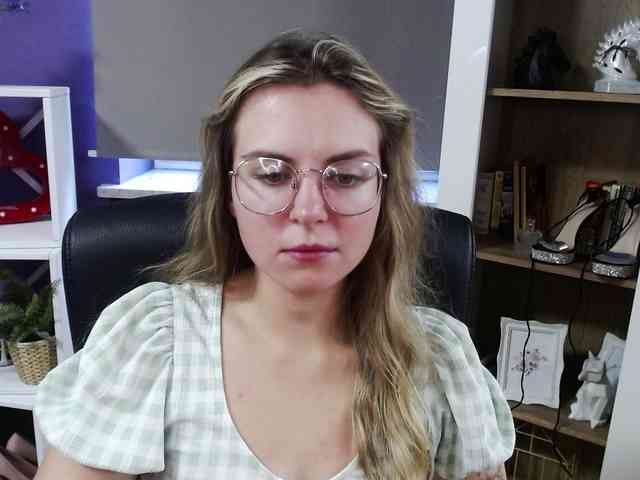 Soft-Zoey webcam