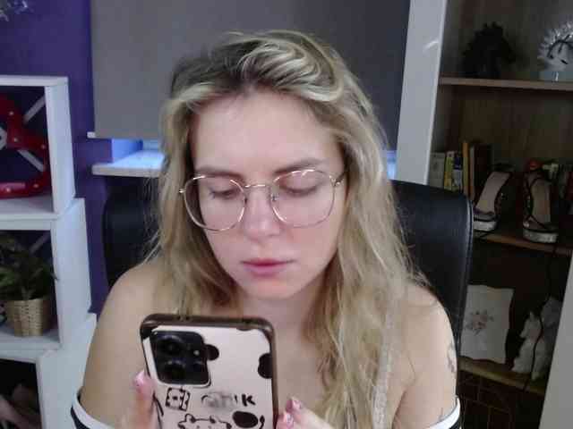 Soft-Zoey webcam