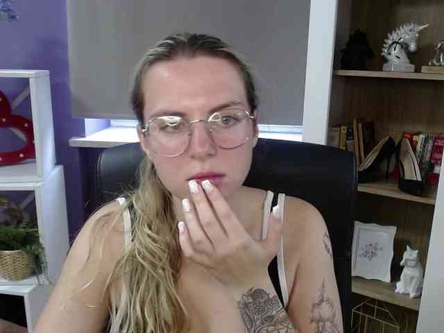 Soft-Zoey webcam