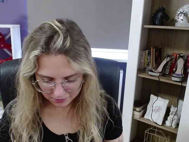 Soft-Zoey webcam