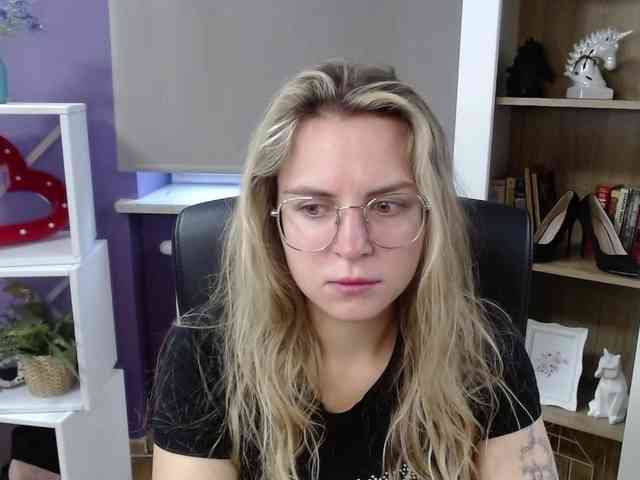 Soft-Zoey webcam
