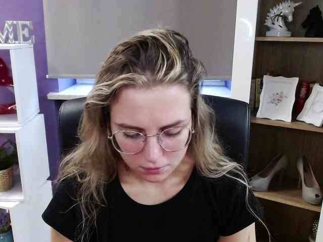 Soft-Zoey webcam