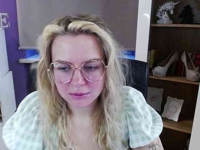 Soft-Zoey webcam