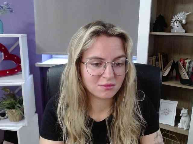 Soft-Zoey webcam