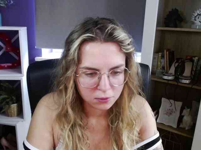 Soft-Zoey webcam