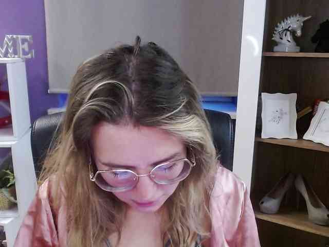 Soft-Zoey webcam