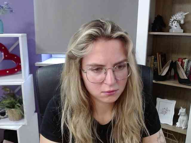 Soft-Zoey webcam