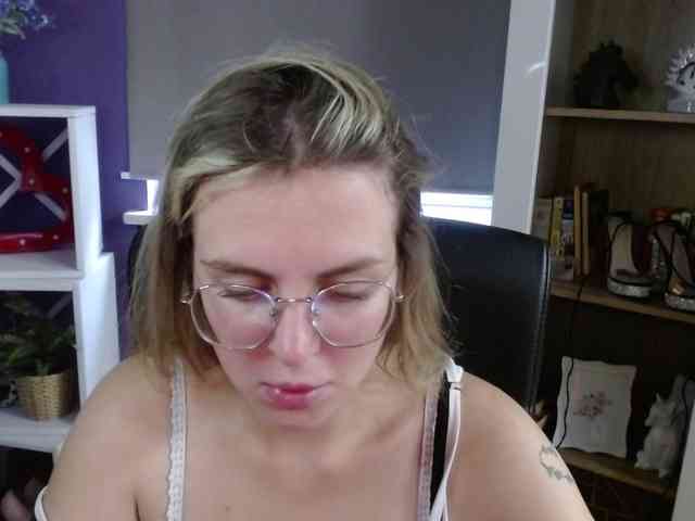 Soft-Zoey webcam