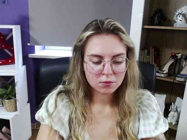 Soft-Zoey webcam