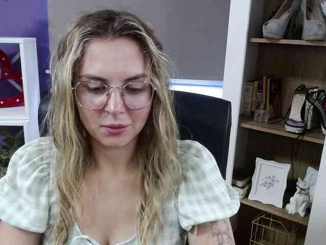 Soft-Zoey webcam