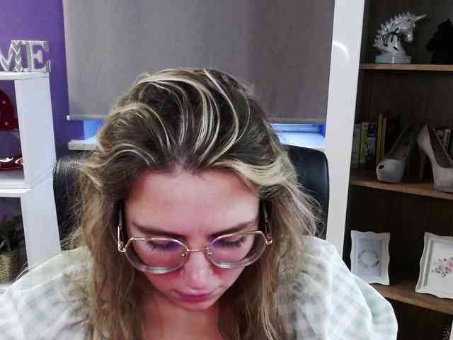Soft-Zoey webcam