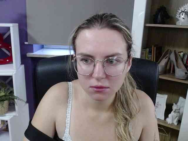 Soft-Zoey webcam