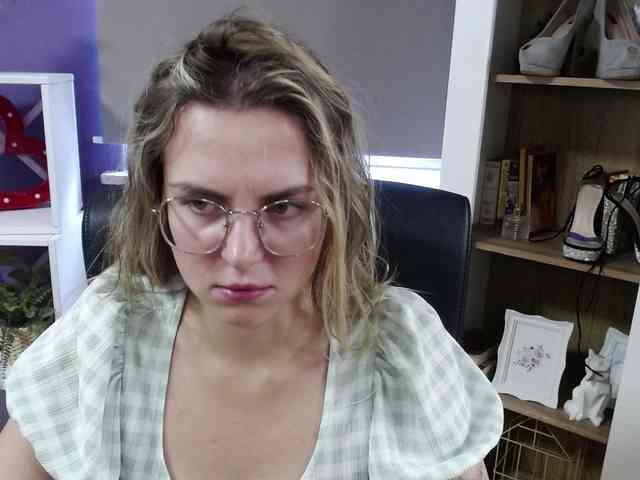 Soft-Zoey webcam