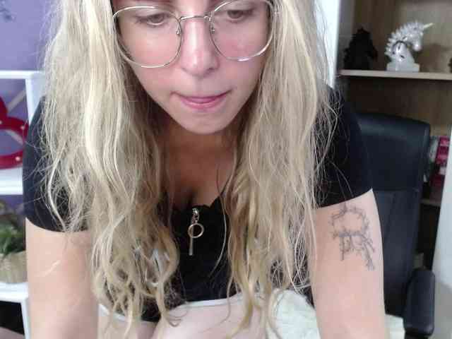 Soft-Zoey webcam