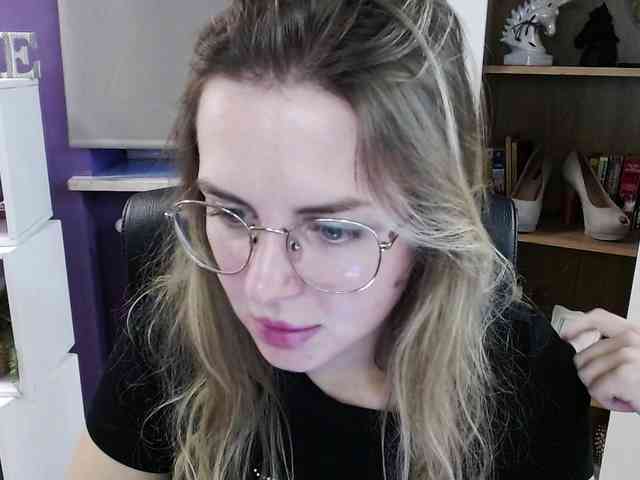 Soft-Zoey webcam
