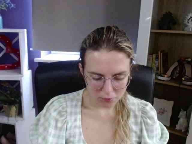 Soft-Zoey webcam