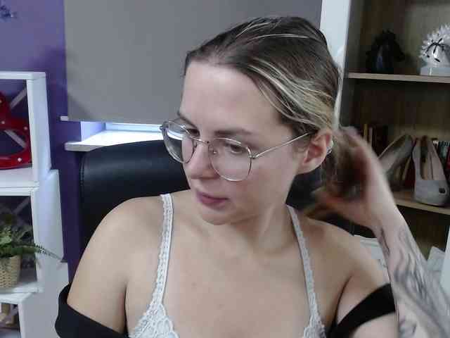 Soft-Zoey webcam