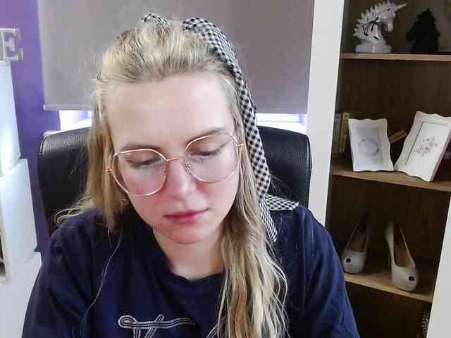 Soft-Zoey webcam