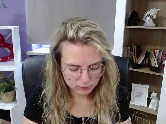Soft-Zoey webcam