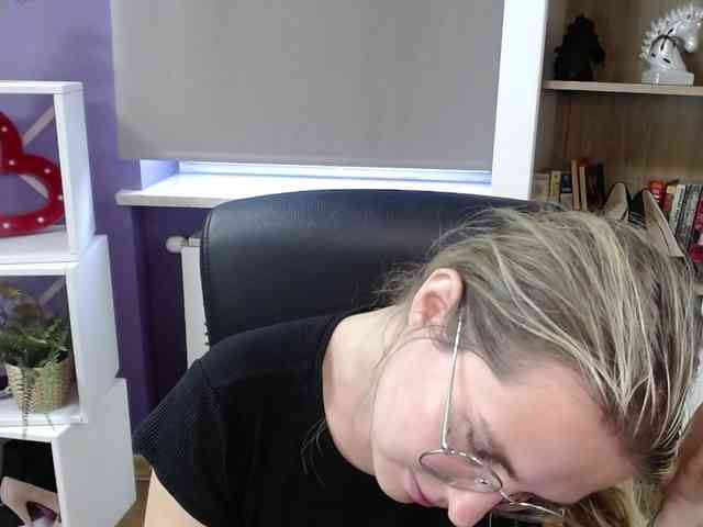 Soft-Zoey webcam