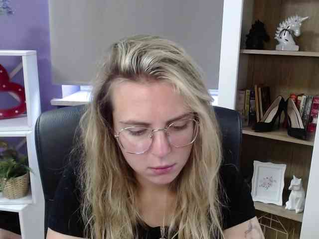 Soft-Zoey webcam