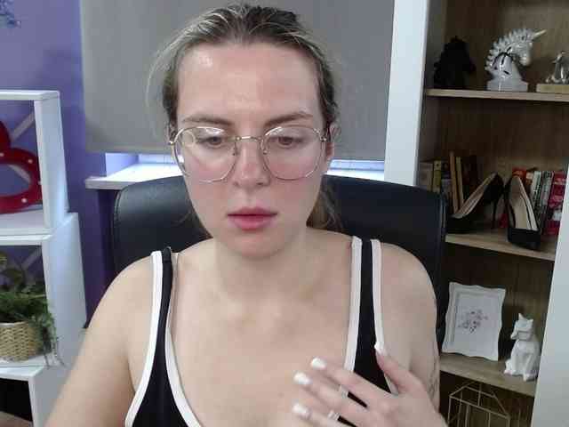 Soft-Zoey webcam