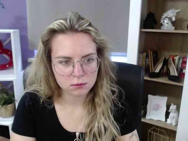 Soft-Zoey webcam
