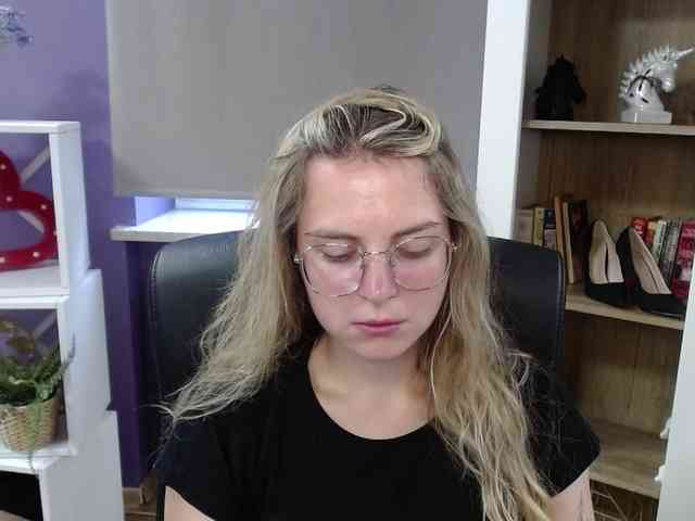 Soft-Zoey webcam
