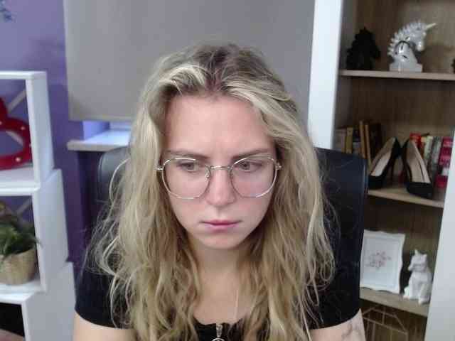 Soft-Zoey webcam