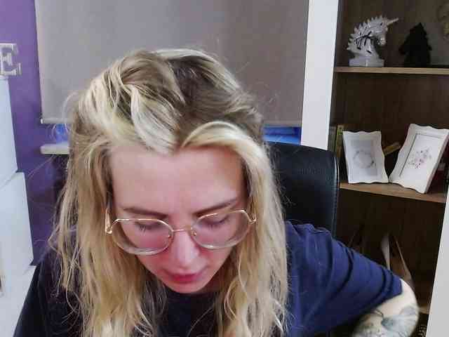 soft-zoey Live Webcam on BongaCams