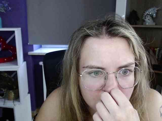Soft-Zoey webcam