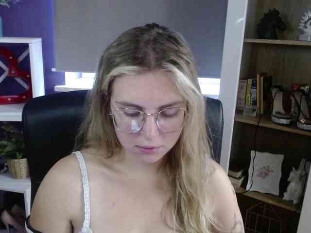 Soft-Zoey webcam