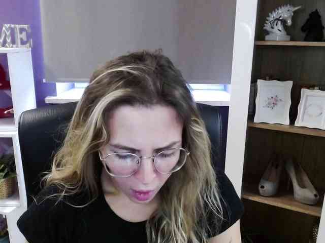 Soft-Zoey webcam