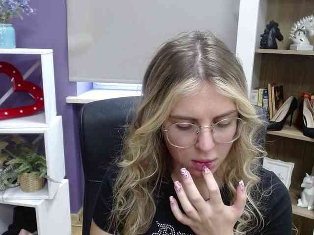 Soft-Zoey webcam
