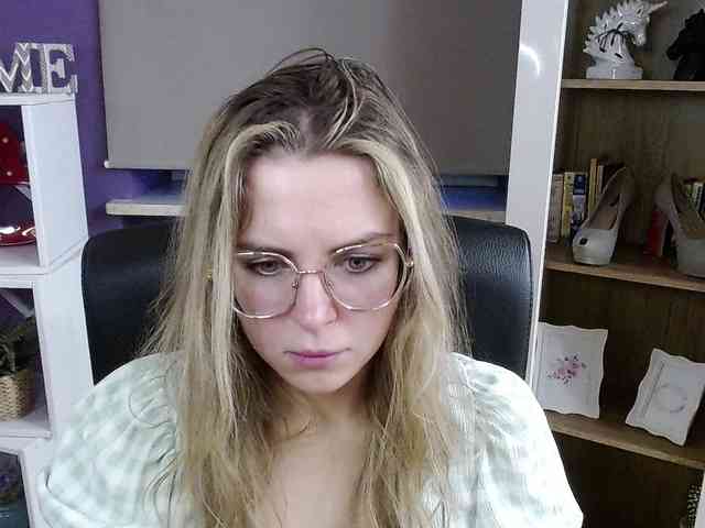 Soft-Zoey webcam