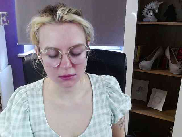Soft-Zoey webcam