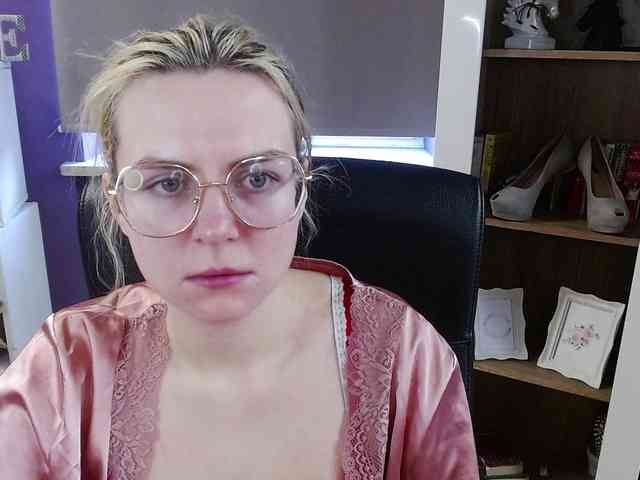 Soft-Zoey webcam