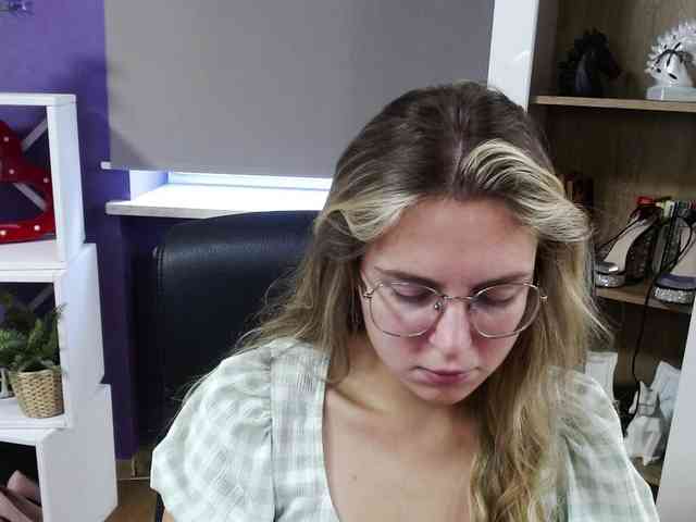 Soft-Zoey webcam
