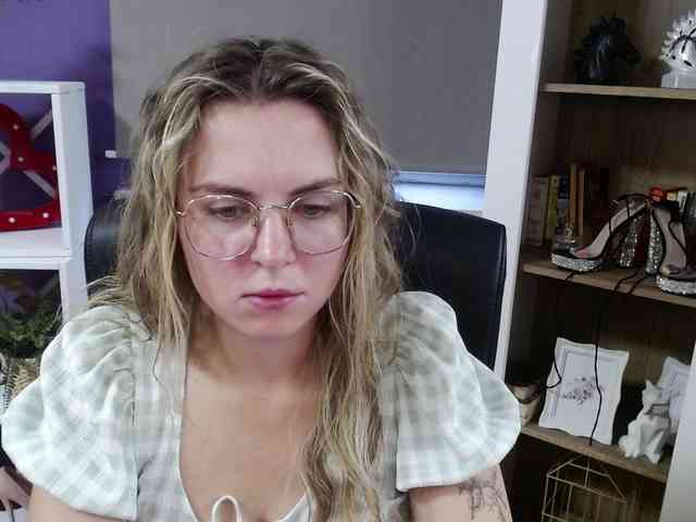 Soft-Zoey webcam