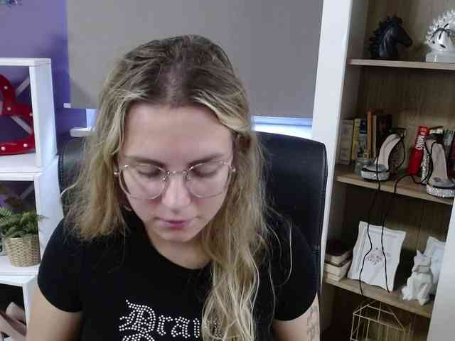 Soft-Zoey webcam